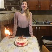 Giovane insegnante di Diritto, impartisce lezioni a ragazzi delle superiori, dell’Università e a coloro che devono preparare concorsi…